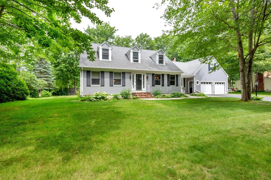 24 Country Lane Brunswick ME 04011