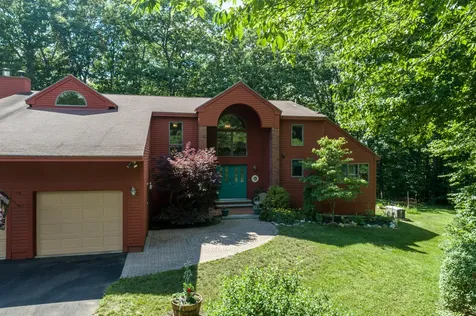 33 Hillview Lane Lewiston ME 04240