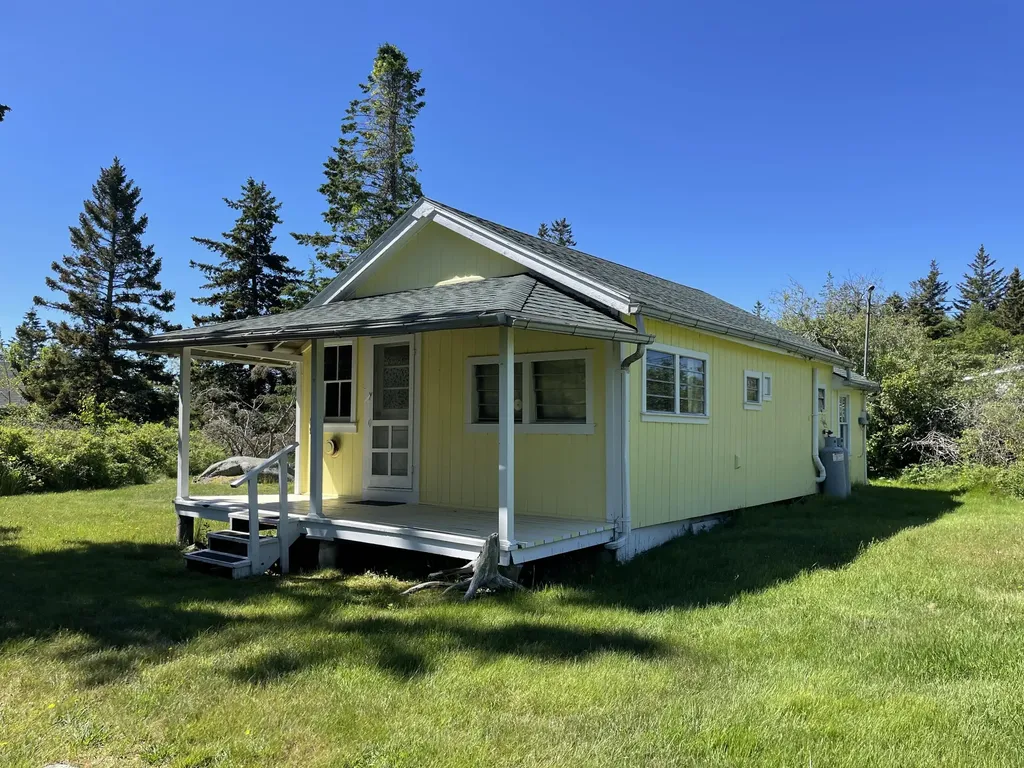 63 York Road Vinalhaven ME 04863