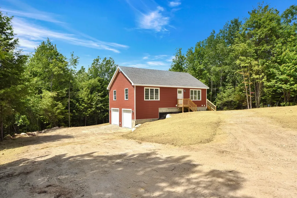 51 Diffin Road Oxford ME 04270