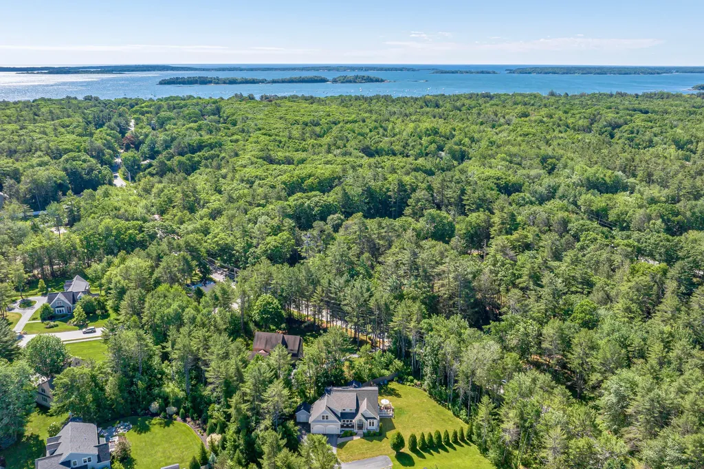15 Wisteria Circle Falmouth ME 04105