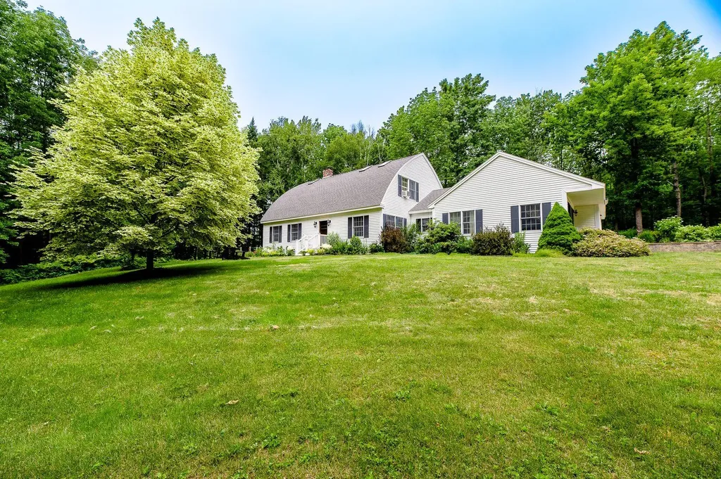 118 Applewood Drive Farmington ME 04938