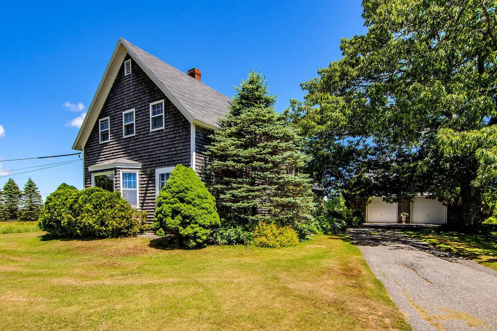 1341 Pleasant Street Blue Hill ME 04614