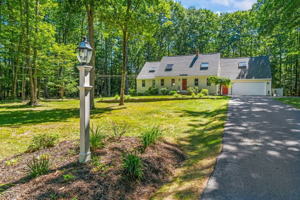 23 Wildwood Circle Buxton ME 04093