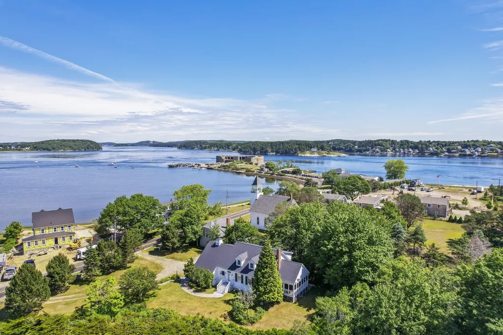 963 Popham Road Phippsburg ME 04562