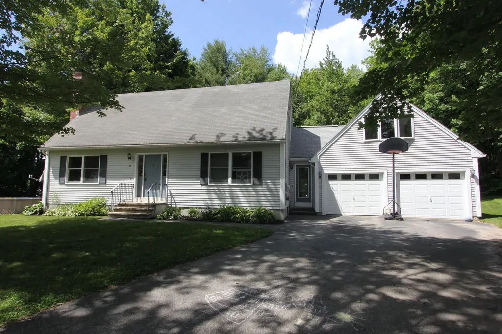 24 Woodville Road Lewiston ME 04240