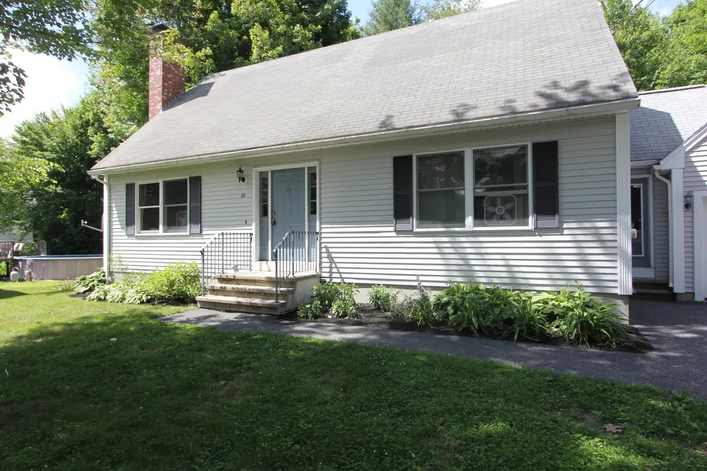 24 Woodville Road Lewiston ME 04240