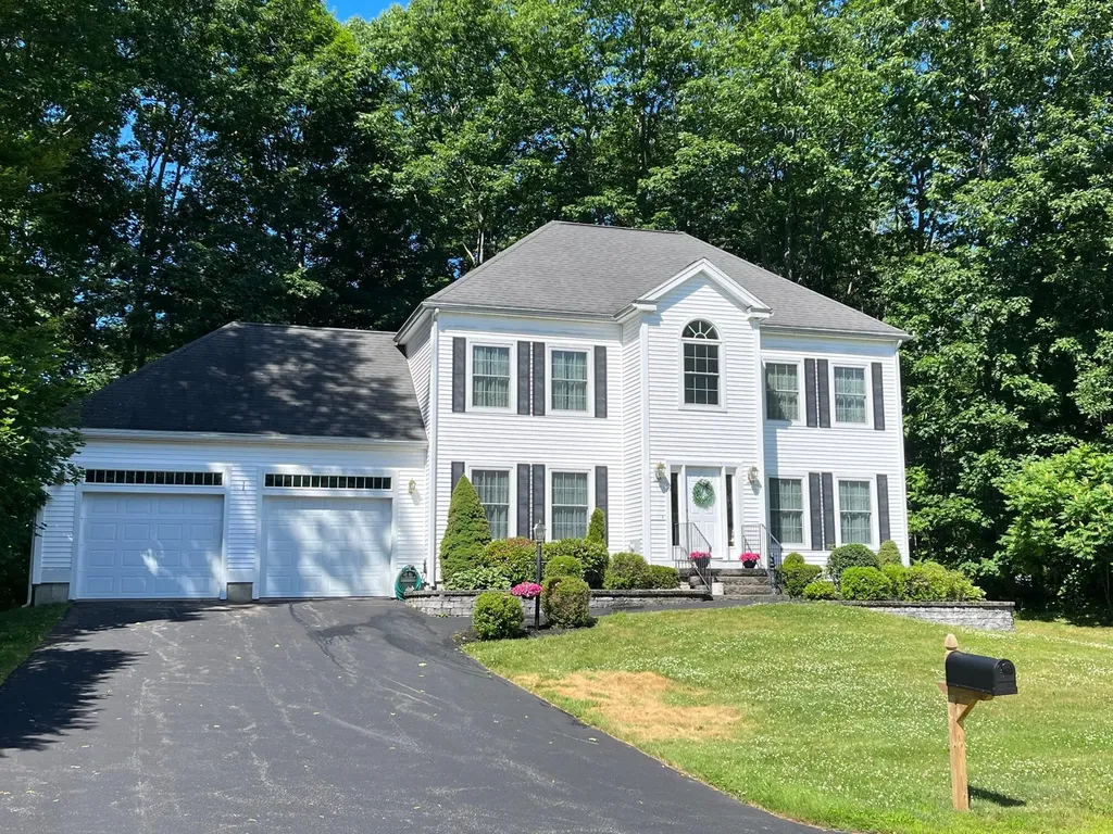 16 Debra Lane Kittery ME 03904