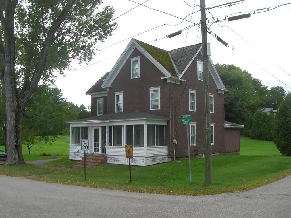 23 Summer Street Mechanic Falls ME 04256