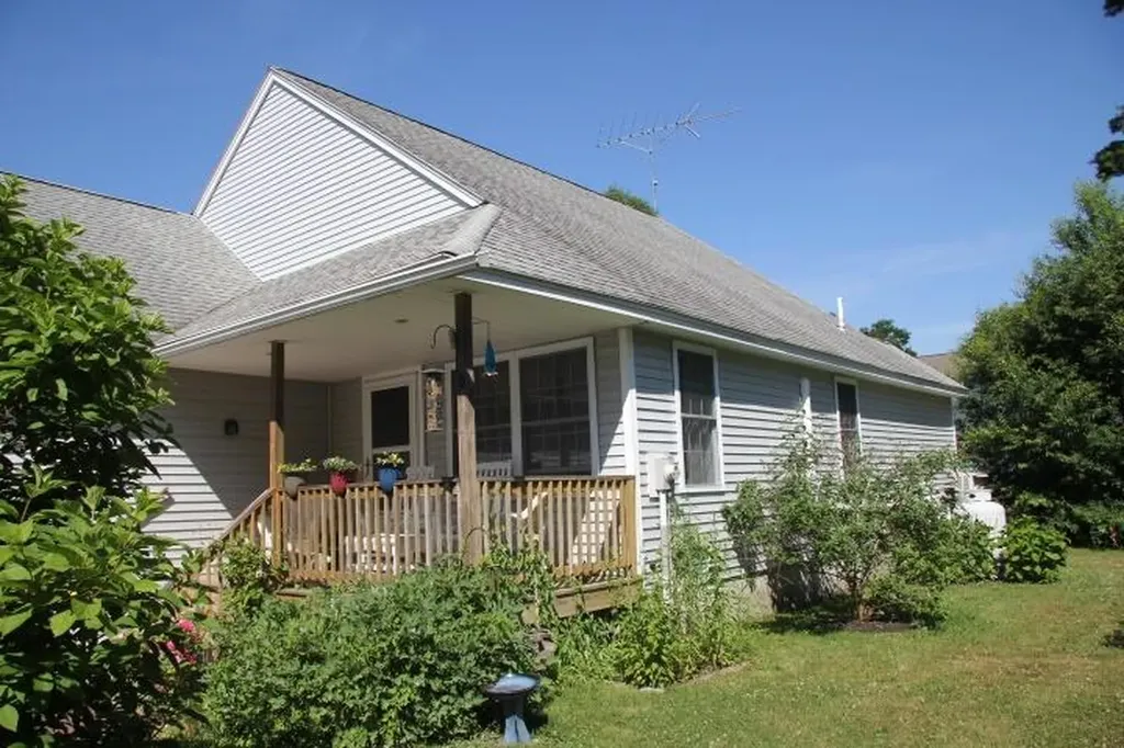 32 Roebuck Avenue Saco ME 04072