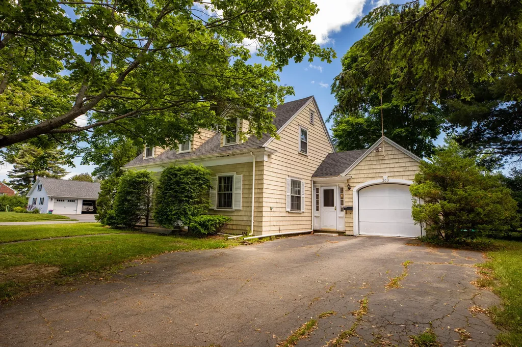 203 Nowell Road Bangor ME 04401