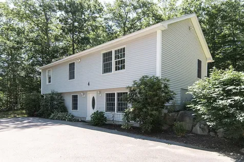4 Baker Street Raymond ME 04071