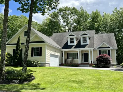 18 Old Oak Way Falmouth ME 04105