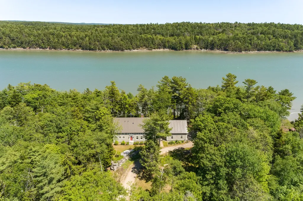 8 Hannahs Cove Road Harpswell ME 04079
