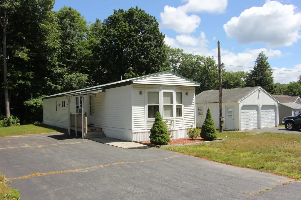 86 Middle Road Sabattus ME 04280