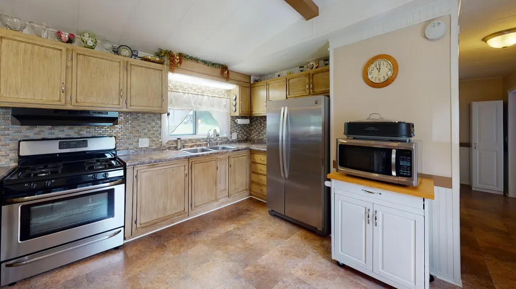 86 Middle Road Sabattus ME 04280
