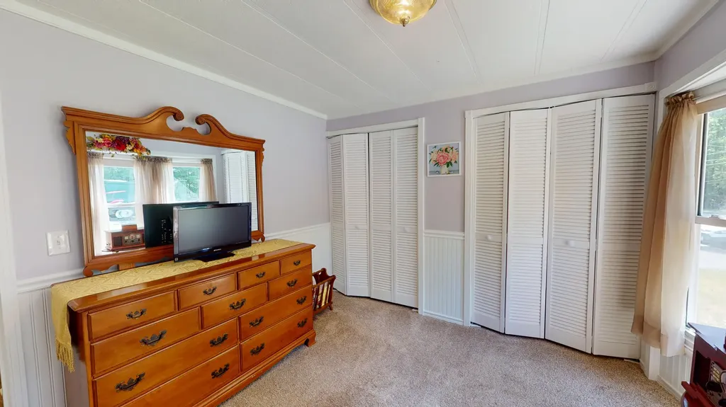 86 Middle Road Sabattus ME 04280
