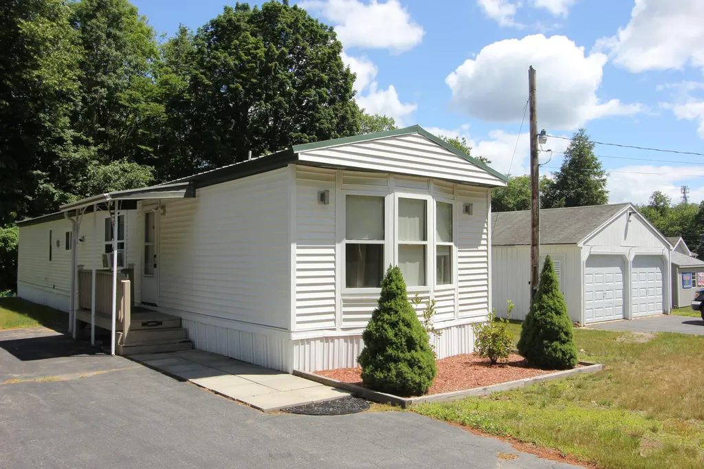 86 Middle Road Sabattus ME 04280