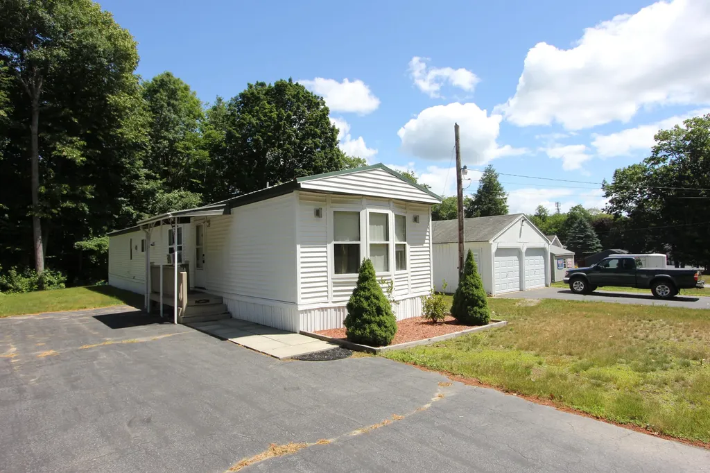 86 Middle Road Sabattus ME 04280