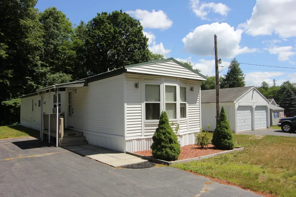 86 Middle Road Sabattus ME 04280