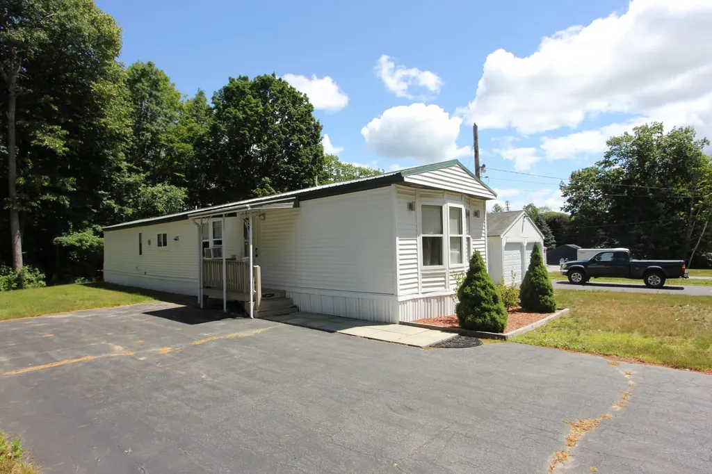 86 Middle Road Sabattus ME 04280