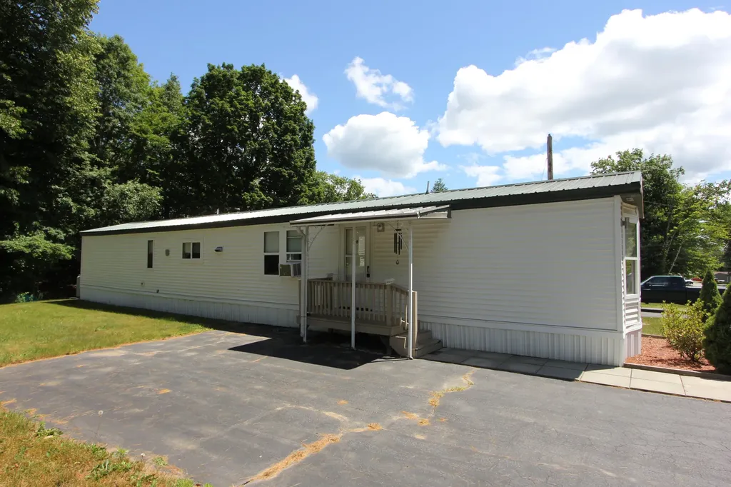 86 Middle Road Sabattus ME 04280