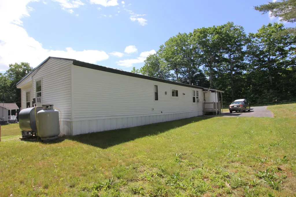 86 Middle Road Sabattus ME 04280