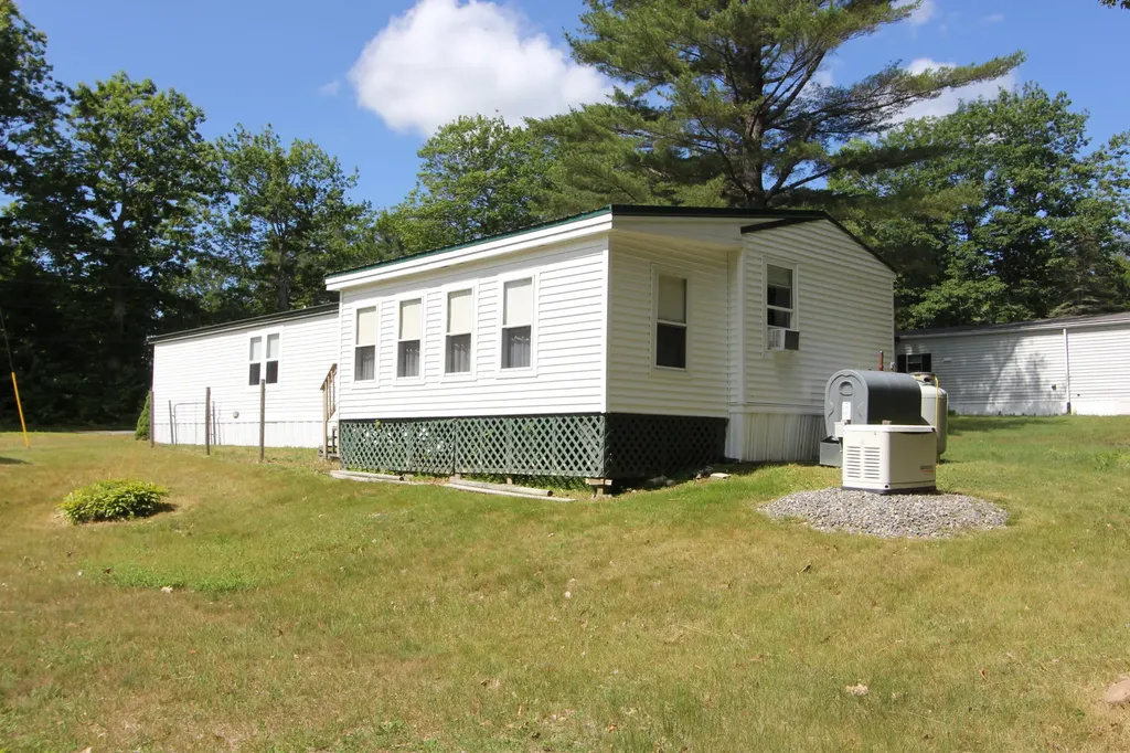 86 Middle Road Sabattus ME 04280