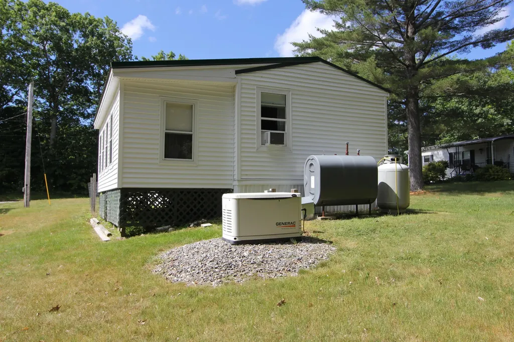 86 Middle Road Sabattus ME 04280