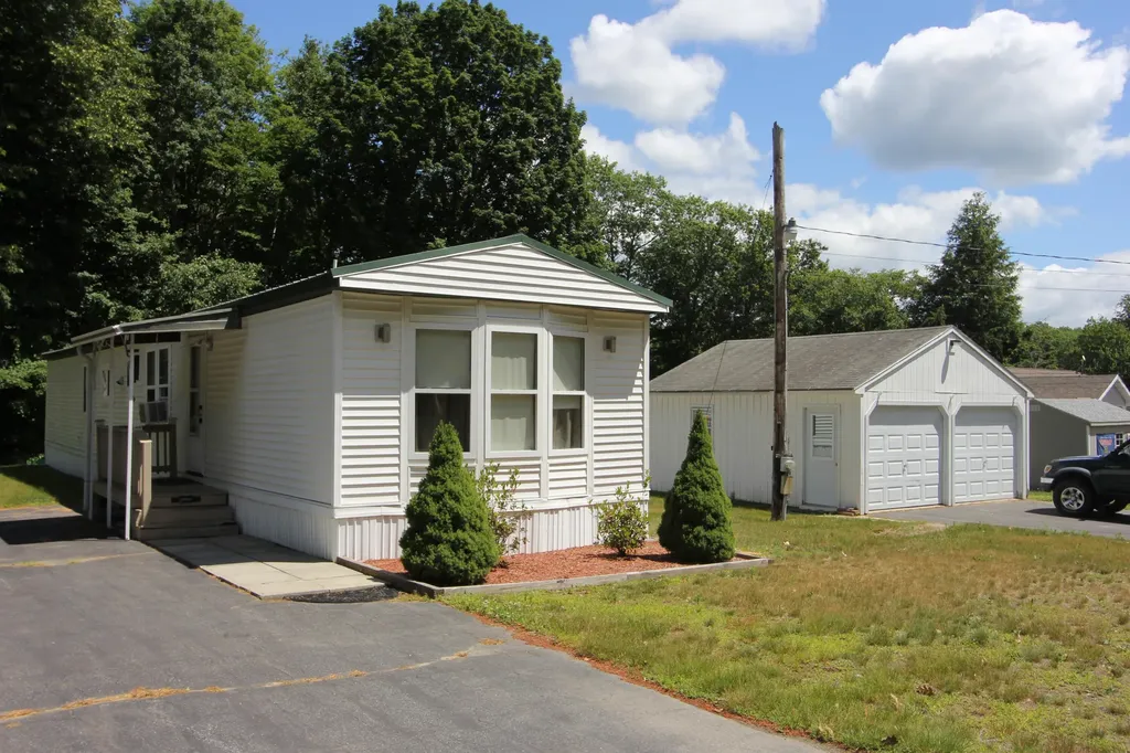 86 Middle Road Sabattus ME 04280