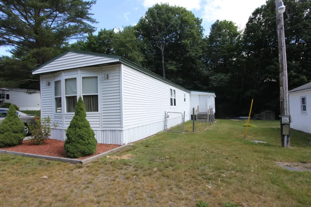86 Middle Road Sabattus ME 04280