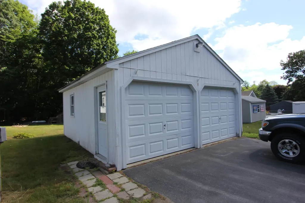 86 Middle Road Sabattus ME 04280