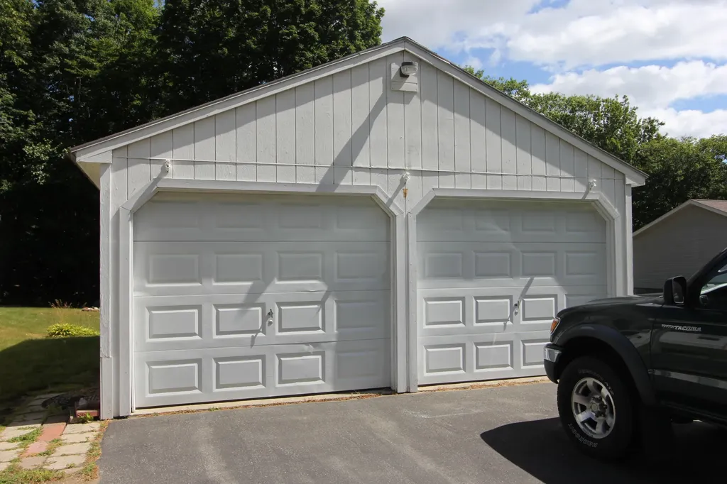 86 Middle Road Sabattus ME 04280