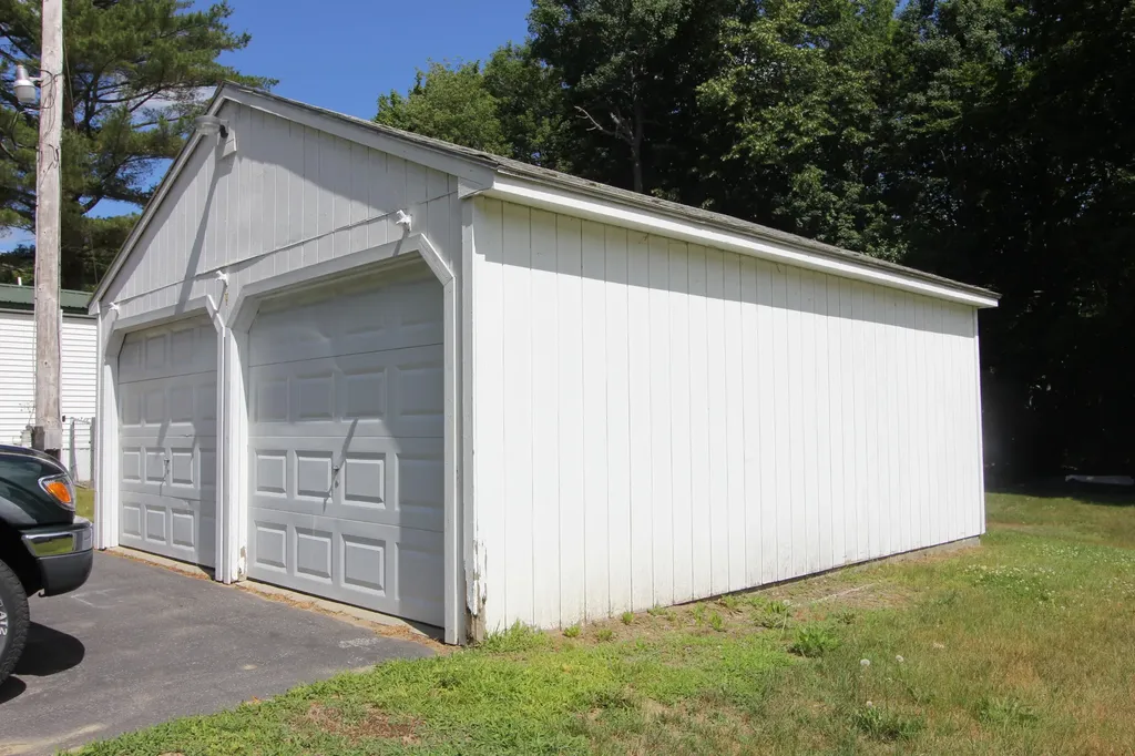 86 Middle Road Sabattus ME 04280