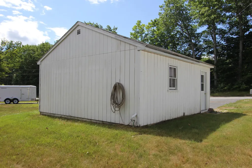 86 Middle Road Sabattus ME 04280