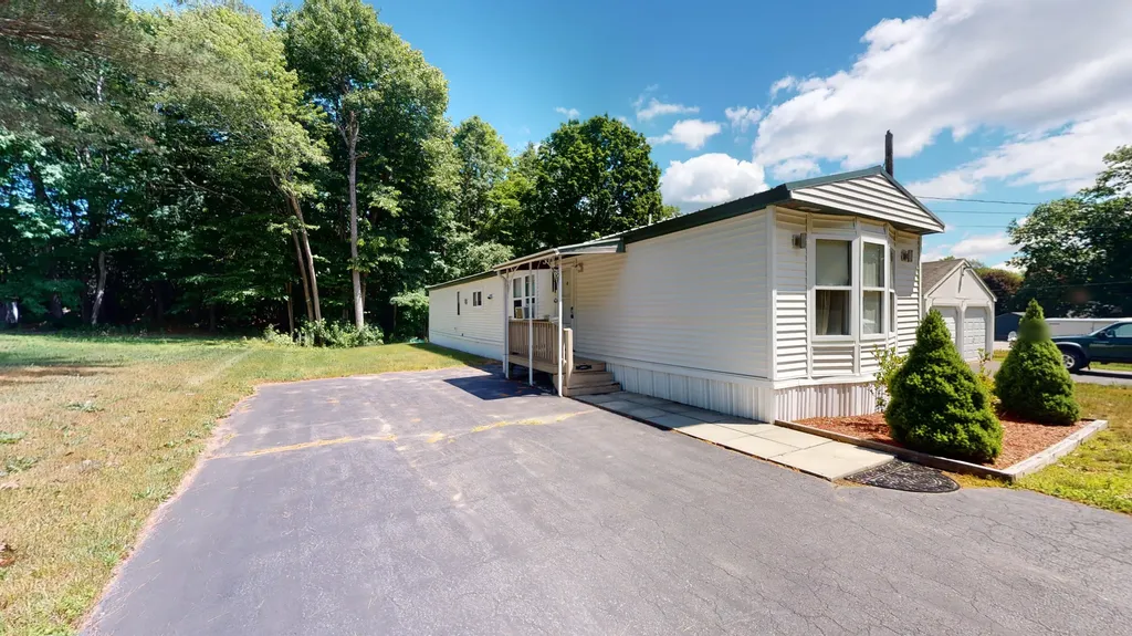 86 Middle Road Sabattus ME 04280