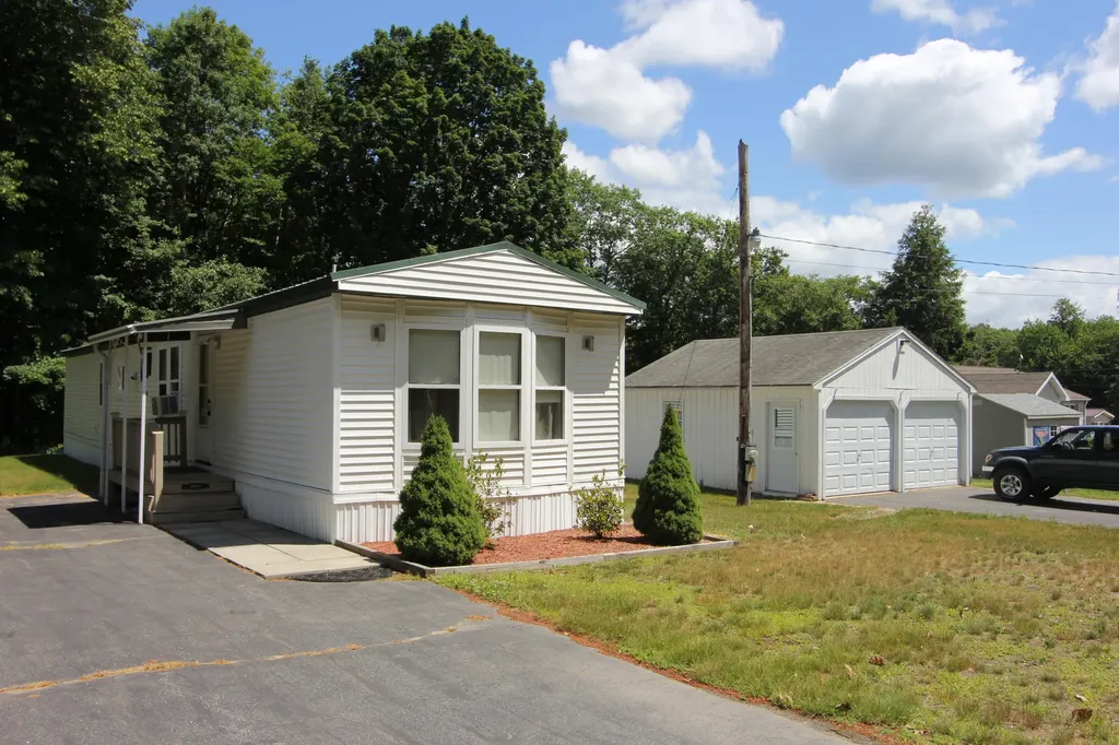 86 Middle Road Sabattus ME 04280