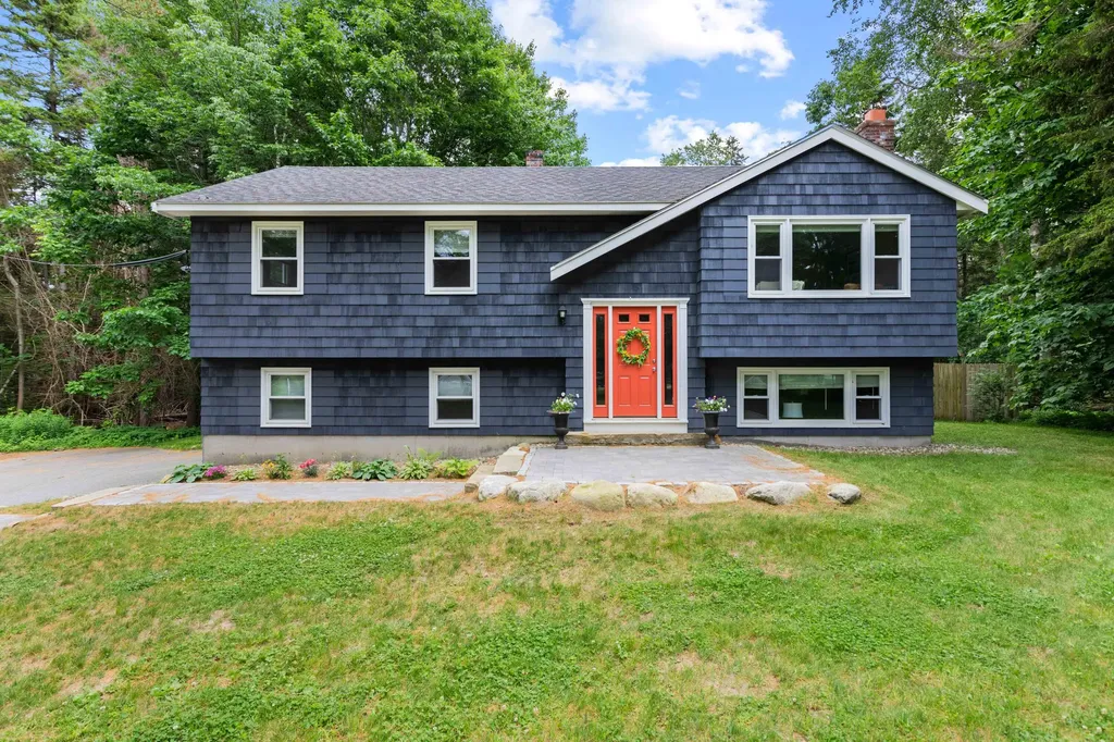 348 Cousins Street Yarmouth ME 04096
