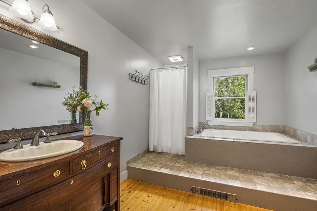 64 Cole Road Union ME 04862