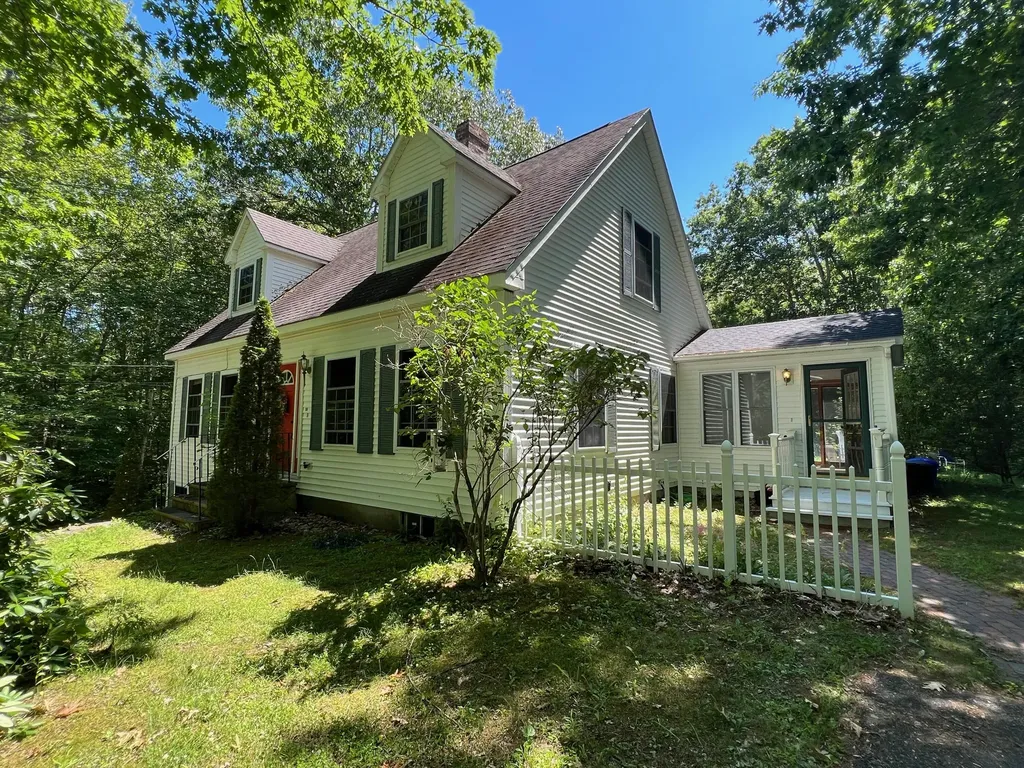30 Heath Road Nobleboro ME 04555