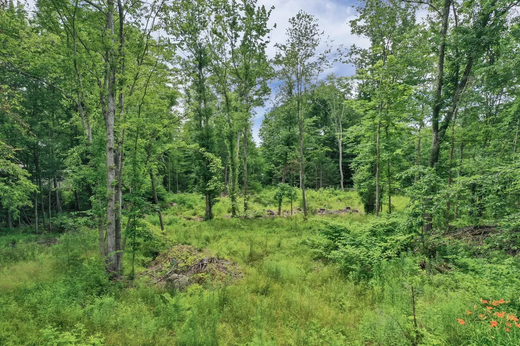 18 Surrey Lane Eliot ME 03903