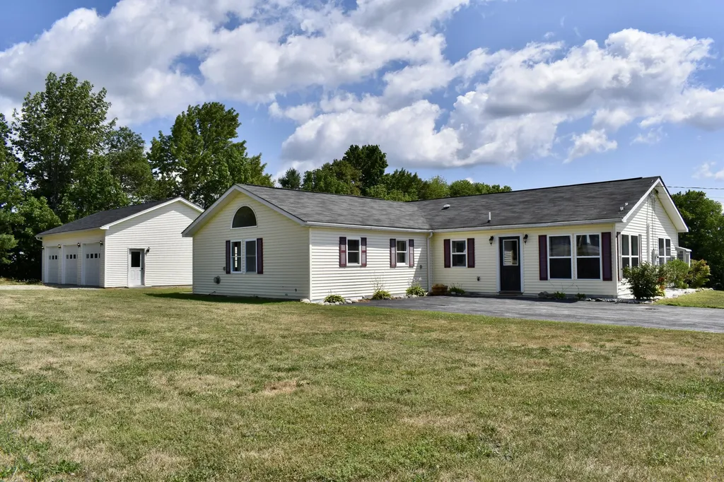 6 Kennedy Drive Palmyra ME 04965