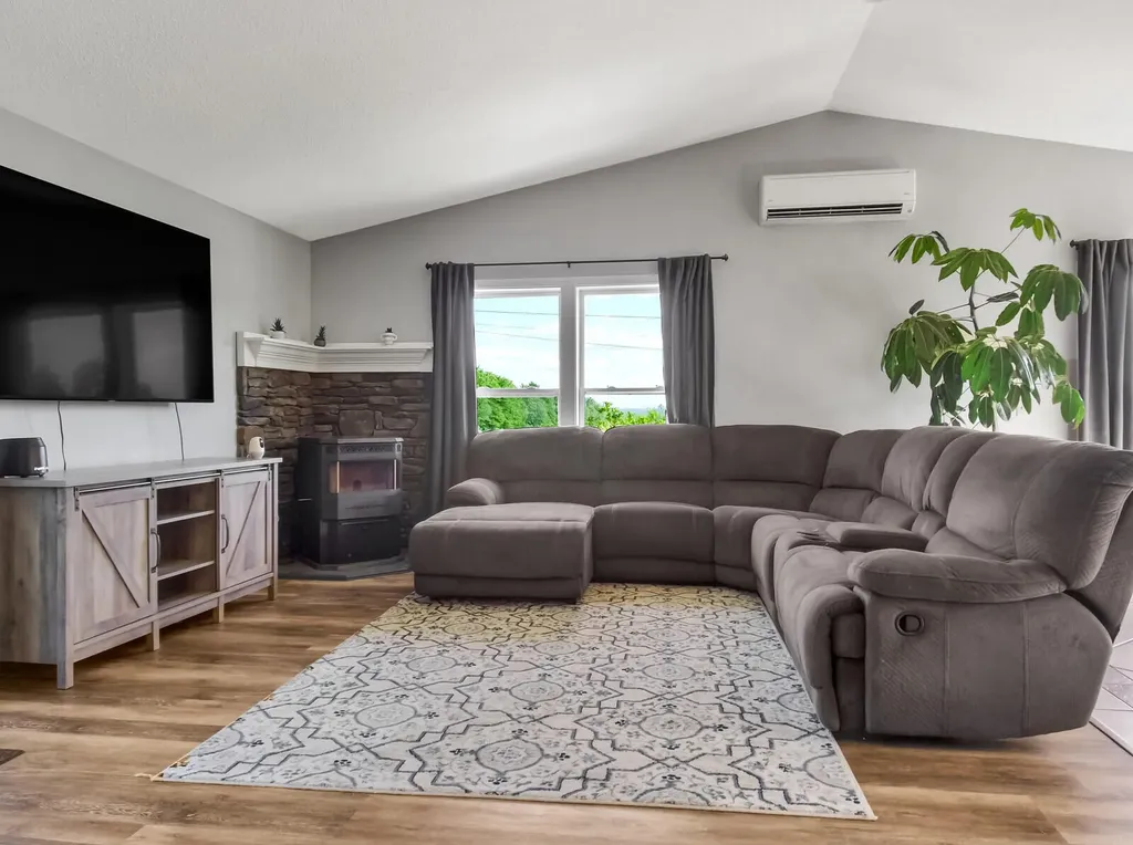 6 Kennedy Drive Palmyra ME 04965