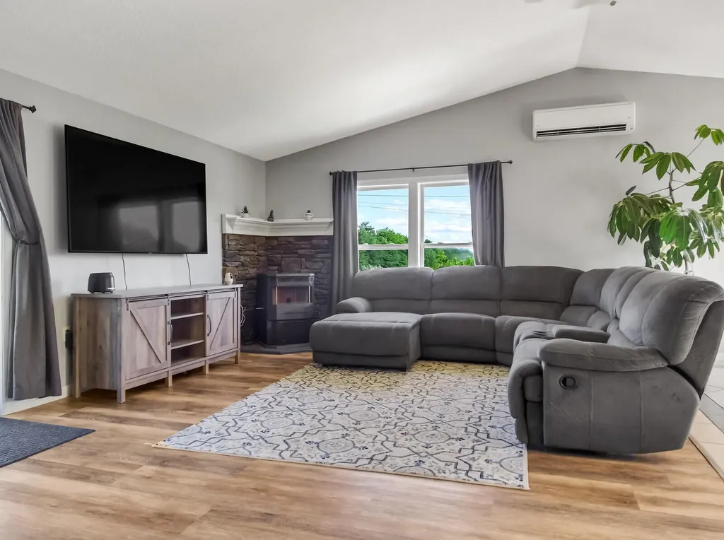 6 Kennedy Drive Palmyra ME 04965