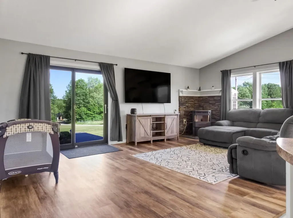 6 Kennedy Drive Palmyra ME 04965