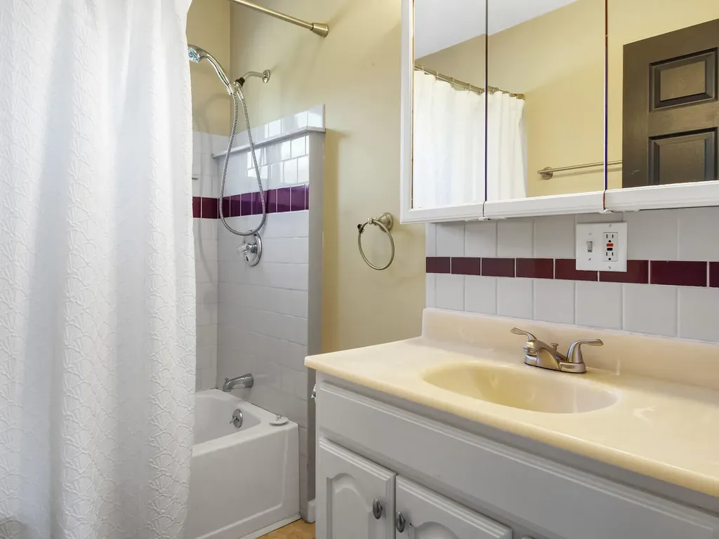 6 Kennedy Drive Palmyra ME 04965