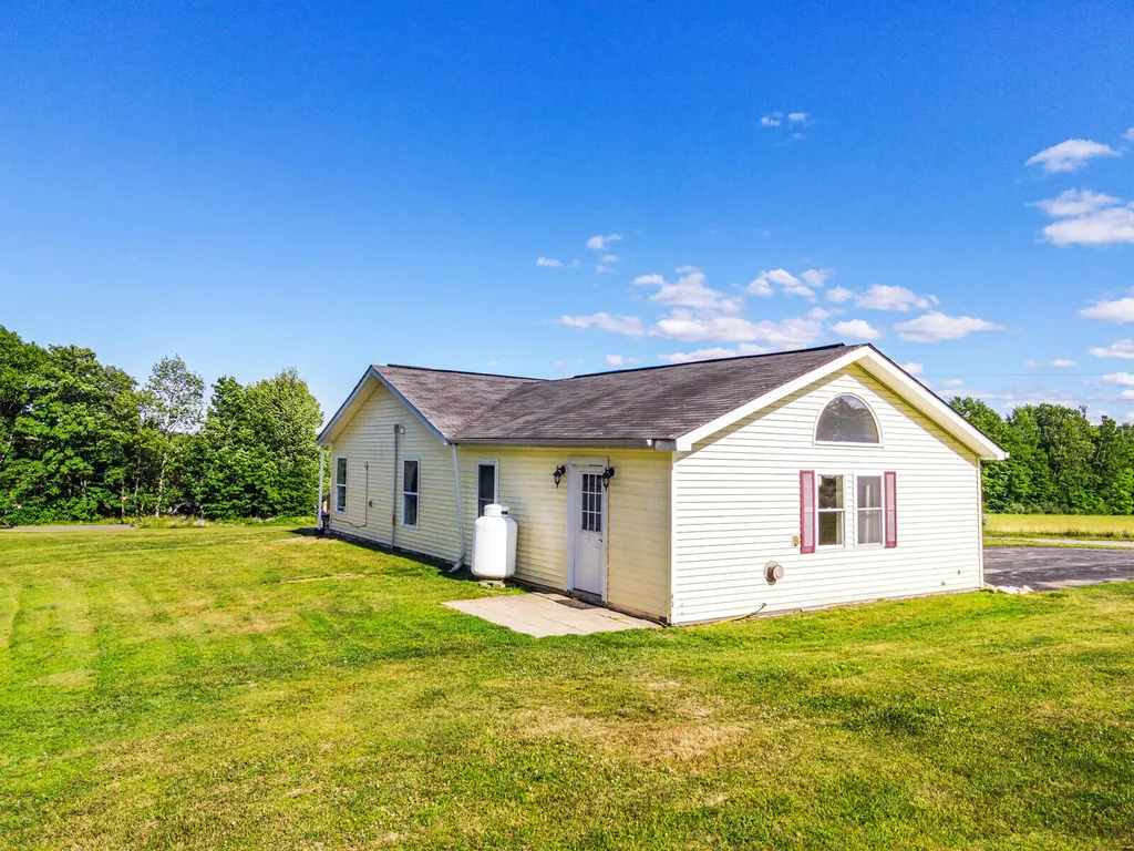 6 Kennedy Drive Palmyra ME 04965