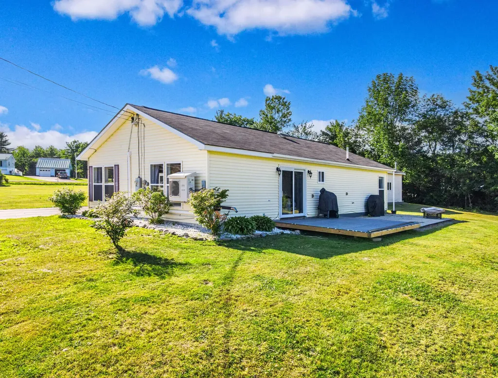 6 Kennedy Drive Palmyra ME 04965