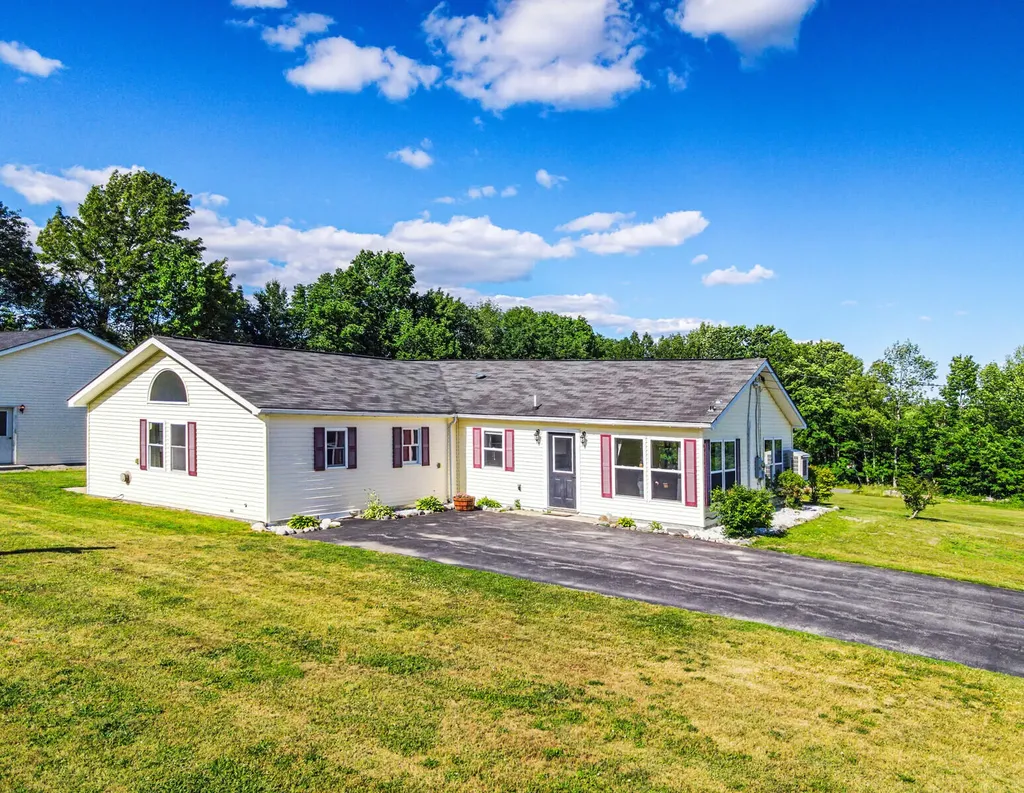 6 Kennedy Drive Palmyra ME 04965