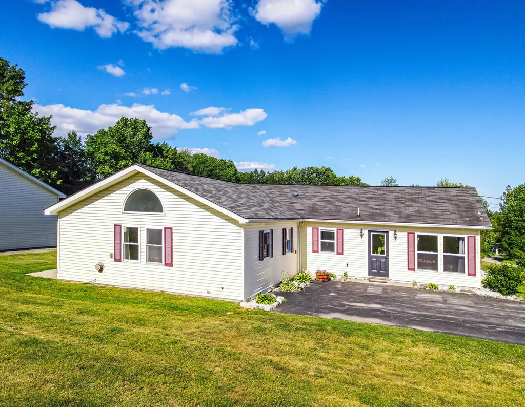 6 Kennedy Drive Palmyra ME 04965